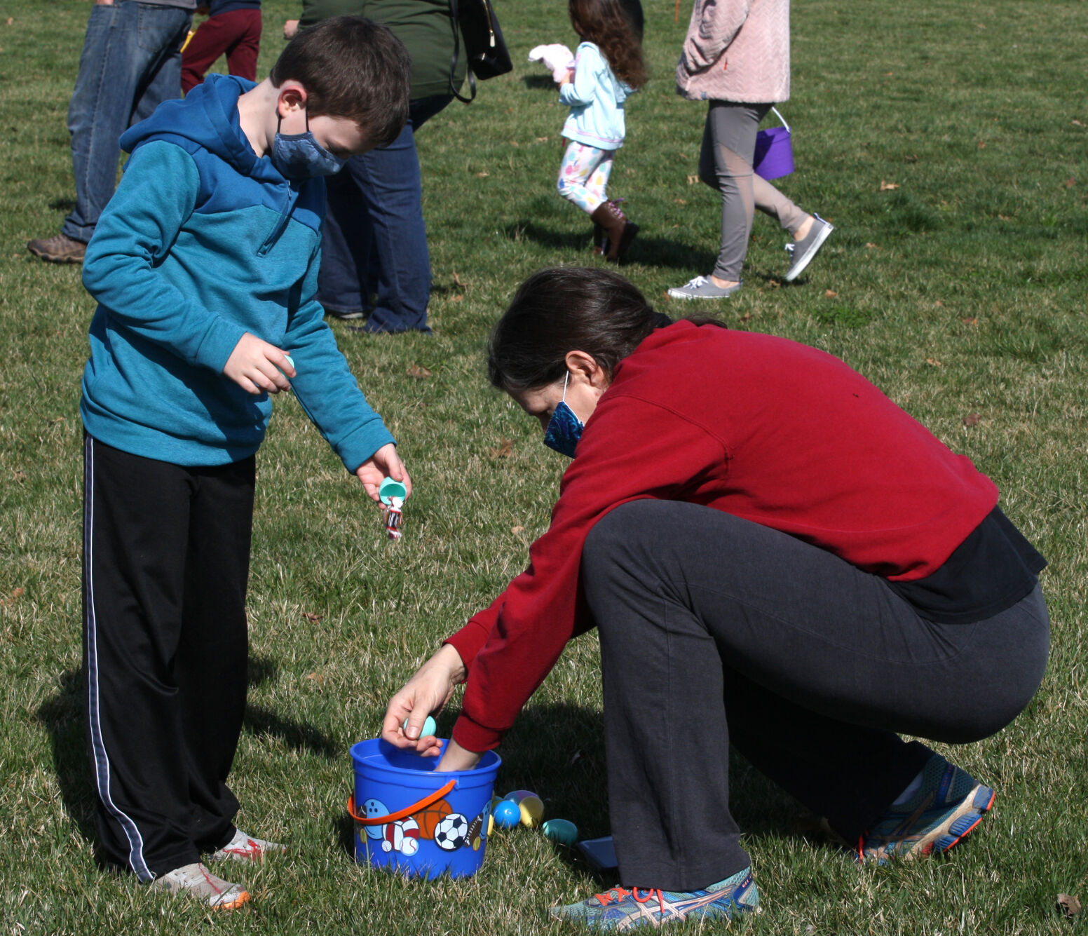 Cole and Kelly Gibson sort Easter eggs